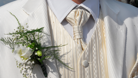 ¿Cuánto tiempo antes de una boda se deben alquilar los trajes?