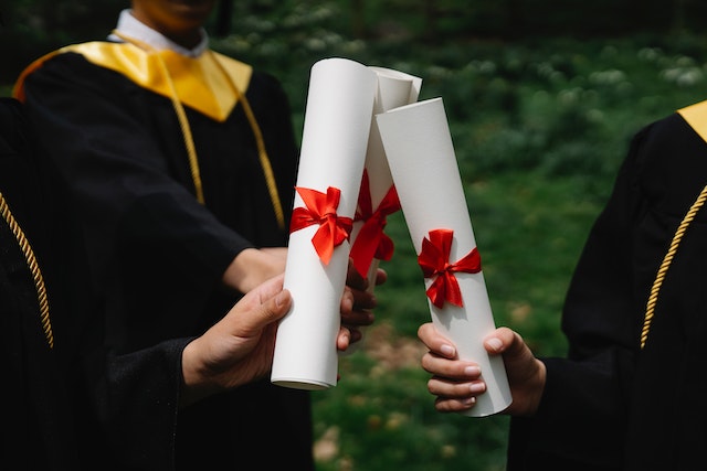 ¿Como vestir para una graduación si eres hombre? Guía Completa