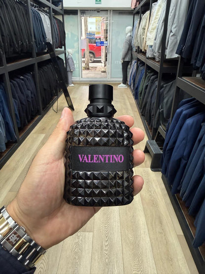 Frasco de Valentino Born in Roma Extradose 100 ml fotografiado en la tienda Laurenti