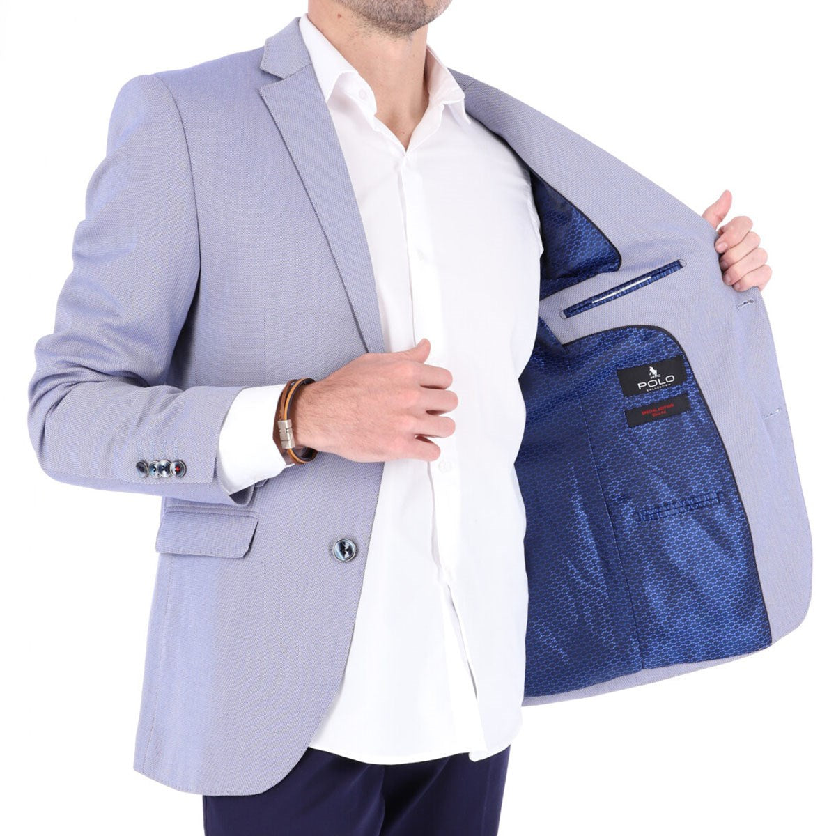 Saco SLIM color azul cielo. Saco para hombre de alta calidad de dos botones 100% Microfibra con doble abertura trasera.