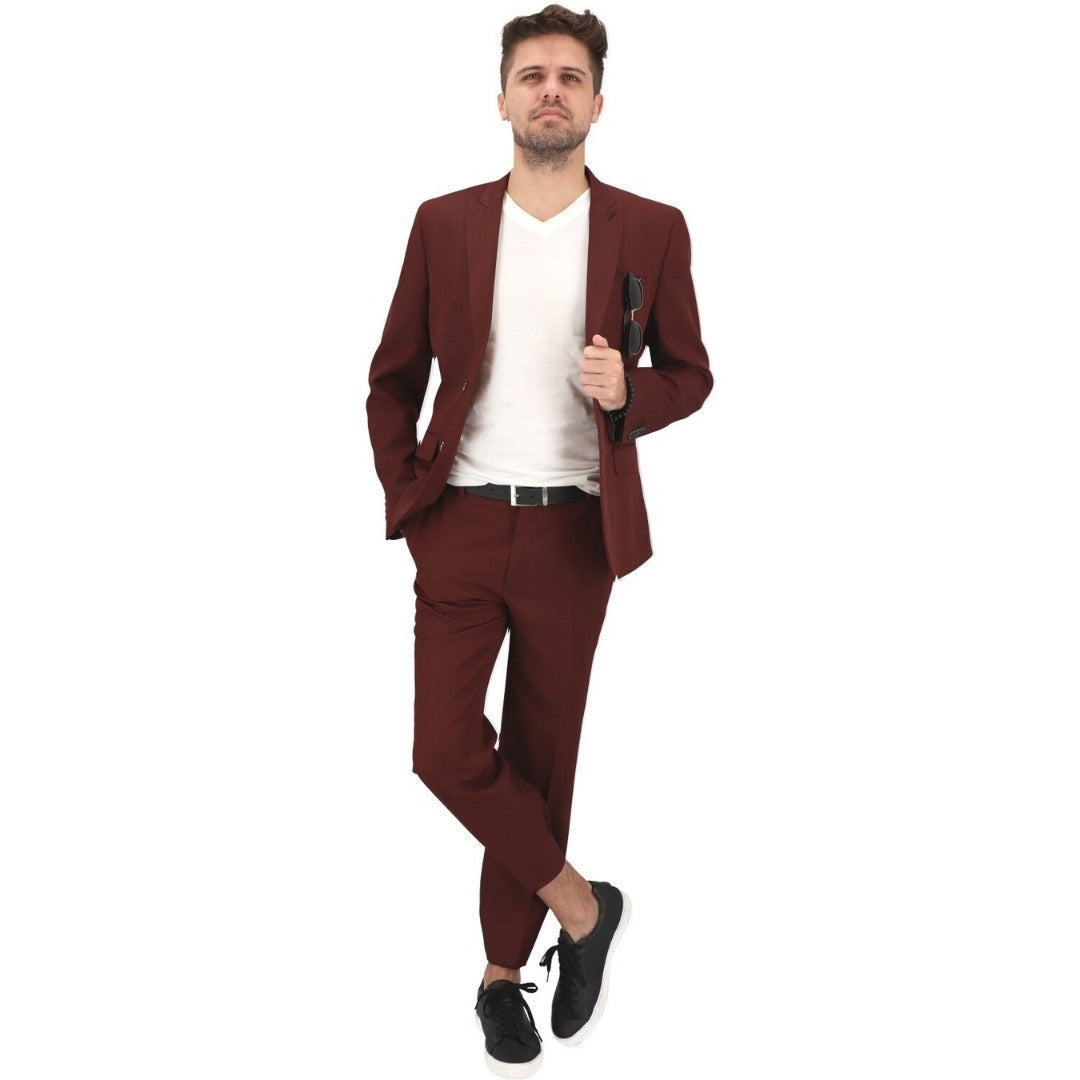 Traje SLIM FIT de 3 piezas color vino liso. Conjunto de Saco, Pantalón y Chaleco. Outfit de dos botones 100% Microfibra con doble abertura trasera.